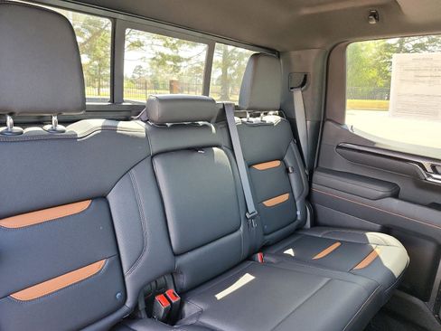Certified 2025 GMC Sierra 1500 AT4 w/ AT4 Premium Package image 11