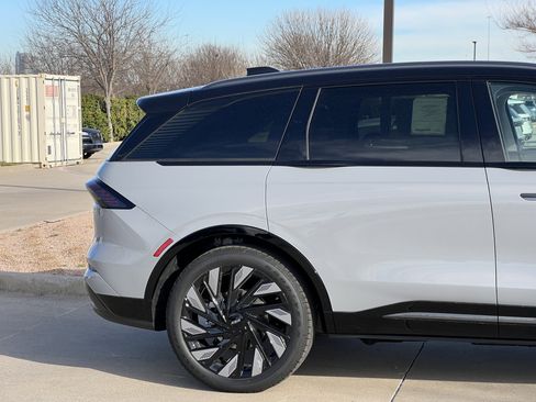 New 2026 Lincoln Nautilus Reserve w/ Jet Appearance Package image 11