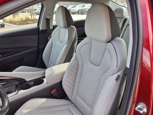 Used 2024 Hyundai Elantra Limited image 12