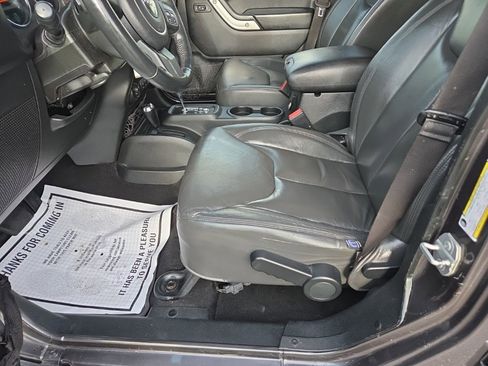 Used 2017 Jeep Wrangler Unlimited Sahara w/ Max Tow Package image 12