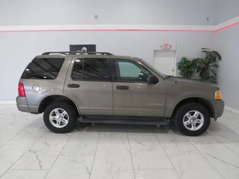 Used 2004 Ford Explorer Sport XLT image 3