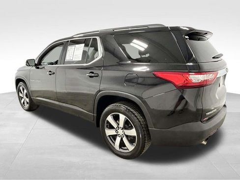 Used 2019 Chevrolet Traverse LT w/ LT Premium Package FWD image 4