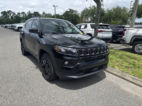 Used 2026 Jeep Compass Latitude AWD/4WD image 1