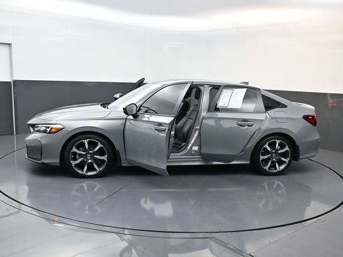 Used 2025 Honda Civic Sport image 32