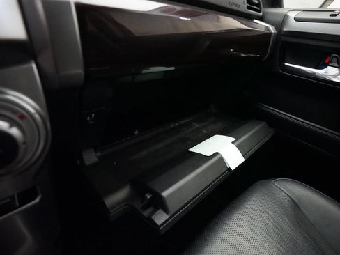 Used 2016 Toyota 4Runner Limited AWD/4WD image 31