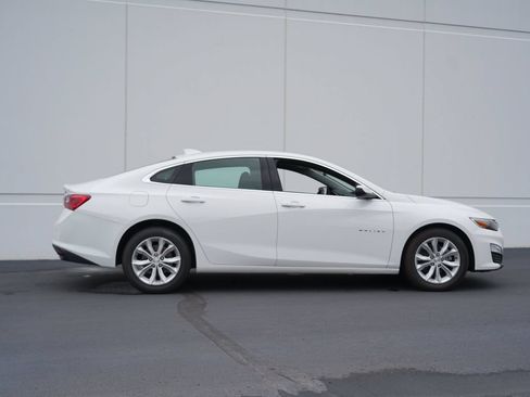 Used 2024 Chevrolet Malibu LT FWD image 2