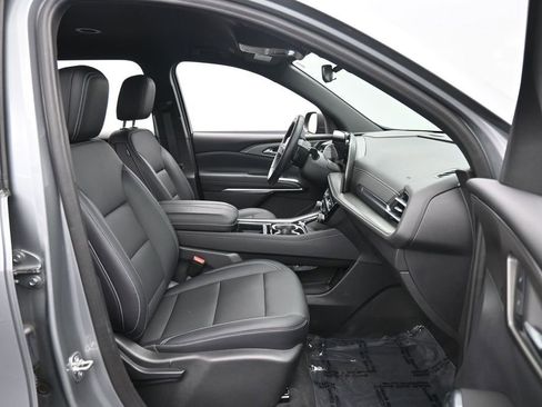 Used 2024 Chevrolet Traverse LT w/ Midnight/Sport Edition FWD image 41