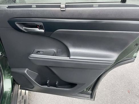 Used 2024 Toyota Highlander XLE image 45