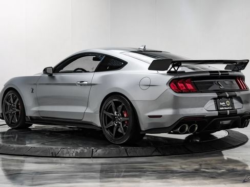 Used 2022 Ford Mustang Shelby GT500 w/ Carbon Fiber Track Pack RWD image 12