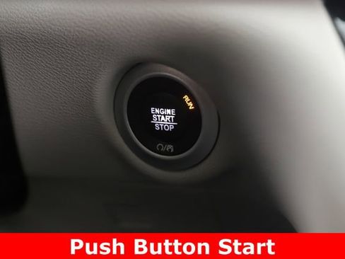 Used 2019 Chrysler Pacifica Touring-L FWD image 22