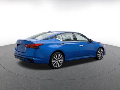 Used 2025 Nissan Altima 2.5 SV FWD image 9