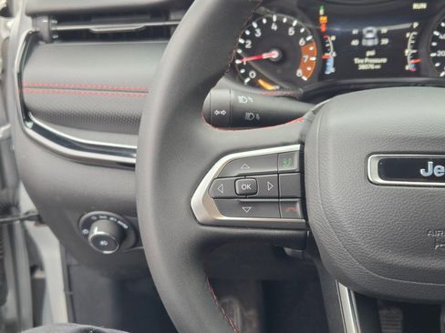 Used 2025 Jeep Compass Trailhawk AWD/4WD image 29