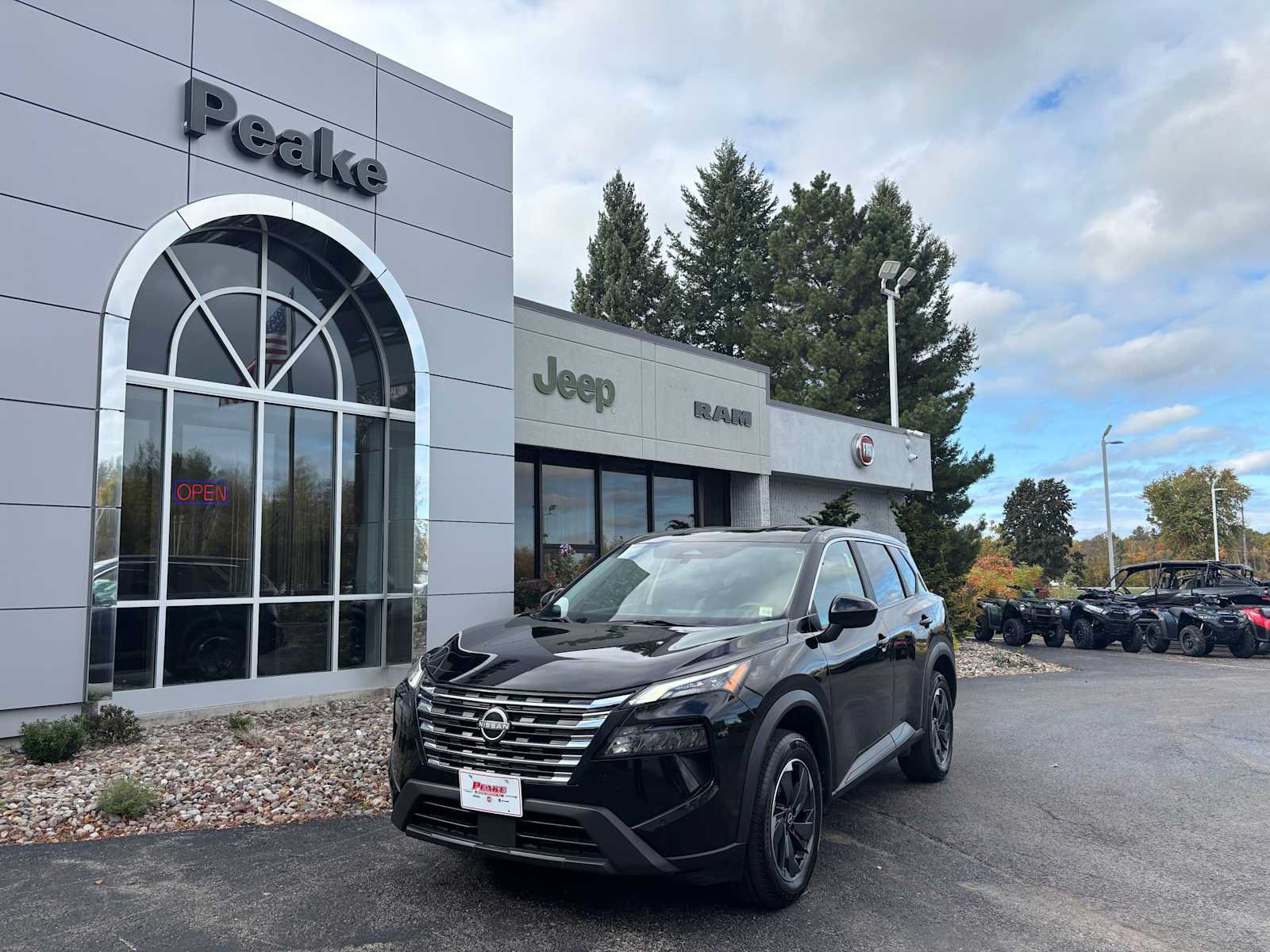 Used 2024 Nissan Rogue SV AWD/4WD image 1