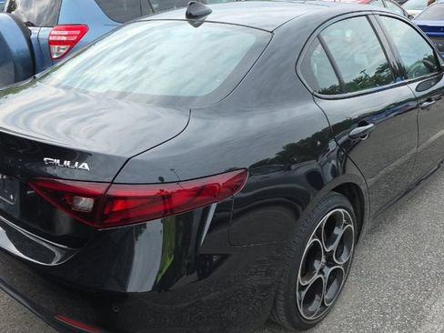 Used 2023 Alfa Romeo Giulia Veloce AWD/4WD image 2