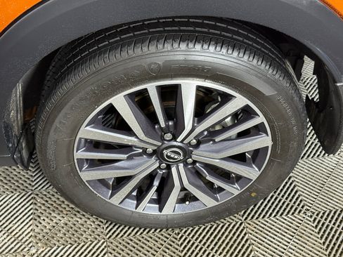 Used 2023 Nissan Kicks SV image 8