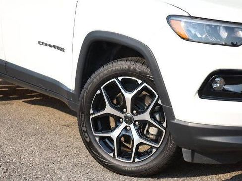 Used 2025 Jeep Compass Limited AWD/4WD image 3