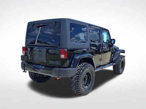 Used 2018 Jeep Wrangler Unlimited Sahara w/ Connectivity Group AWD/4WD image 9