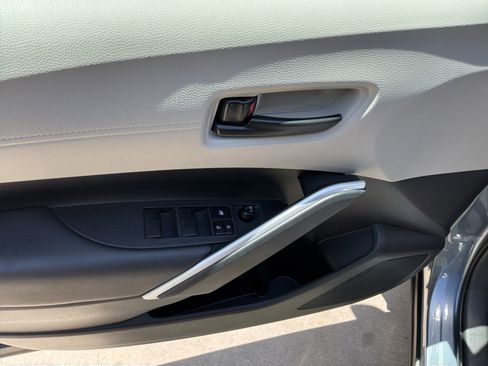 Used 2025 Toyota Corolla Cross LE FWD image 15