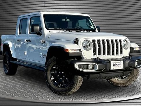 Used 2023 Jeep Gladiator Overland AWD/4WD image 3