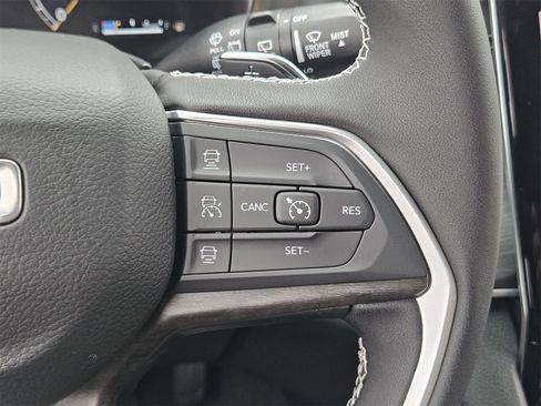 New 2025 Jeep Grand Cherokee Limited w/ Black Appearance Package image 31