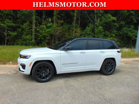 Certified 2025 Jeep Grand Cherokee Summit w/ Adv Protech Group IV AWD/4WD image 2