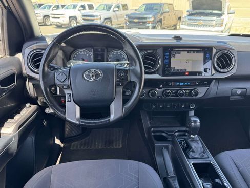 Used 2016 Toyota Tacoma TRD Off-Road AWD/4WD image 23