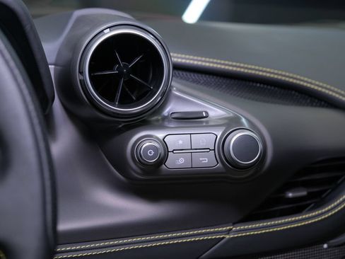 Used 2022 Ferrari F8 Tributo RWD image 44