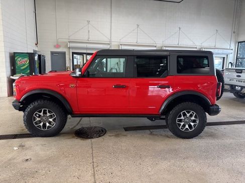 Used 2024 Ford Bronco Badlands image 6