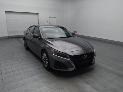 Used 2024 Nissan Altima 2.5 SV image 13