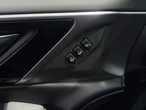 Used 2020 Subaru Outback Limited image 18