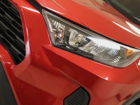 Used 2021 Toyota RAV4 LE image 94