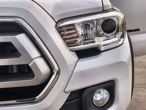 Used 2021 Toyota Tacoma SR5 w/ Trail Edition image 24