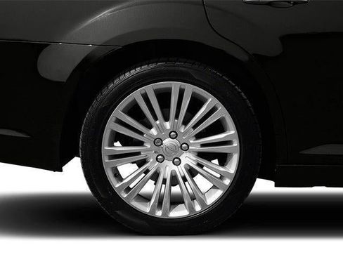Used 2014 Chrysler 300 RWD image 11