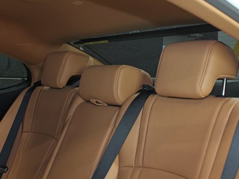 Used 2022 Lexus ES 300h Ultra Luxury w/ Accessory Package 2 FWD image 40