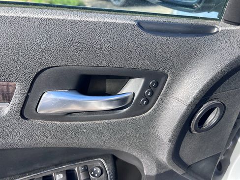 Used 2022 Chrysler 300 Touring L w/ Comfort Group image 34