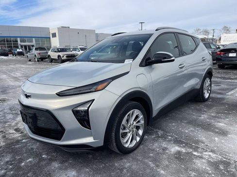 Used 2023 Chevrolet Bolt EUV LT w/ Comfort Package image 3