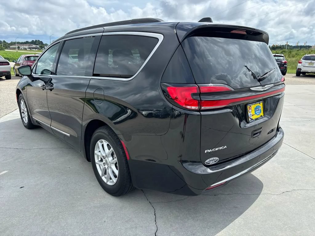 Used 2022 Chrysler Pacifica Touring-L FWD image 6