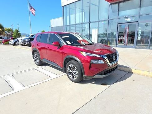 Used 2023 Nissan Rogue SV image 2