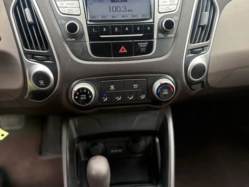 Used 2010 Hyundai Tucson GLS FWD image 11