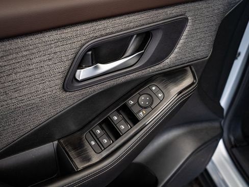 Used 2023 Nissan Rogue SV image 20