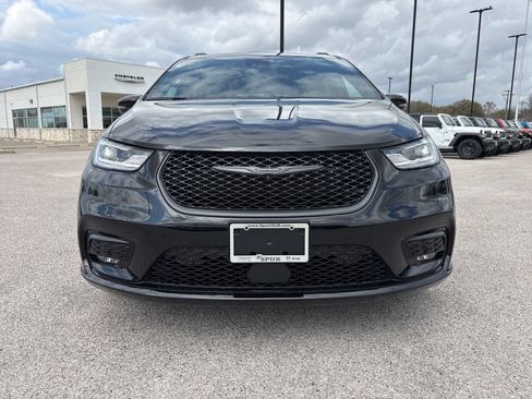 New 2026 Chrysler Pacifica Limited w/ S Appearance Package FWD image 8