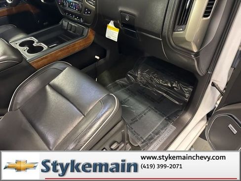 Used 2017 Chevrolet Silverado 1500 High Country image 28