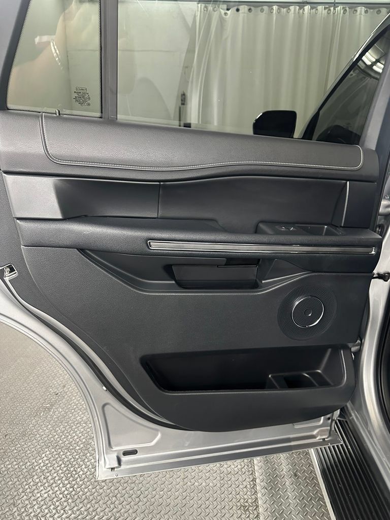 Used 2022 Ford Expedition XLT AWD/4WD image 24