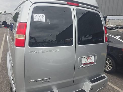 Used 2016 Chevrolet Express 2500 RWD image 4
