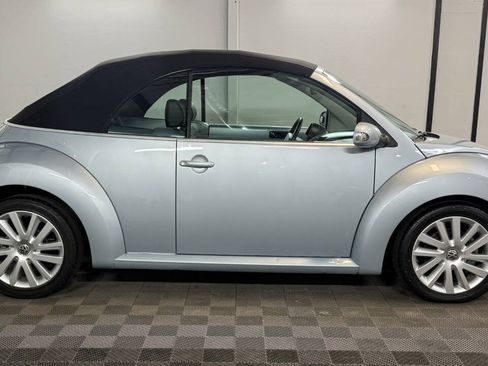 Used 2009 Volkswagen Beetle Convertible FWD image 2