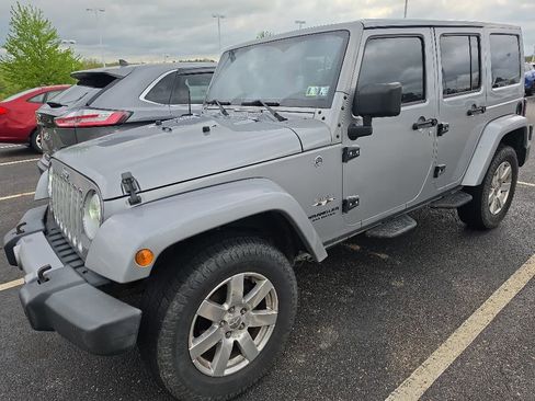 Used 2017 Jeep Wrangler Unlimited Sahara w/ Max Tow Package AWD/4WD image 2
