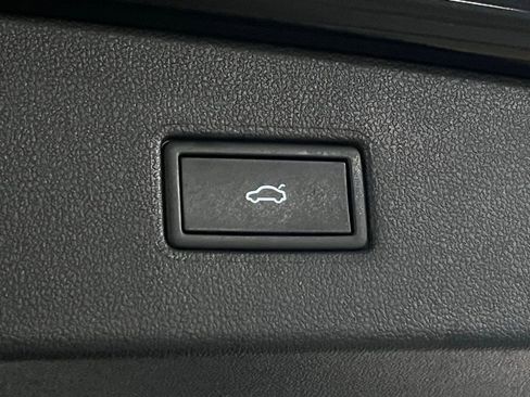 Used 2024 Volkswagen Tiguan SE w/ Panoramic Sunroof Package AWD/4WD image 39