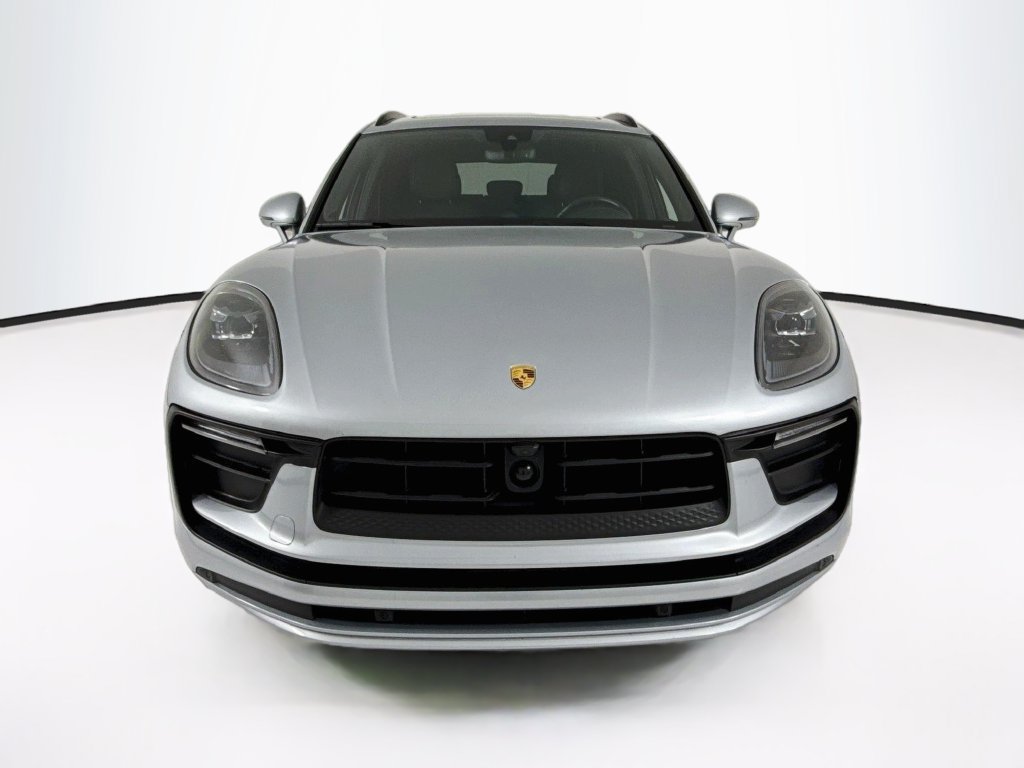 Certified 2025 Porsche Macan AWD/4WD image 10