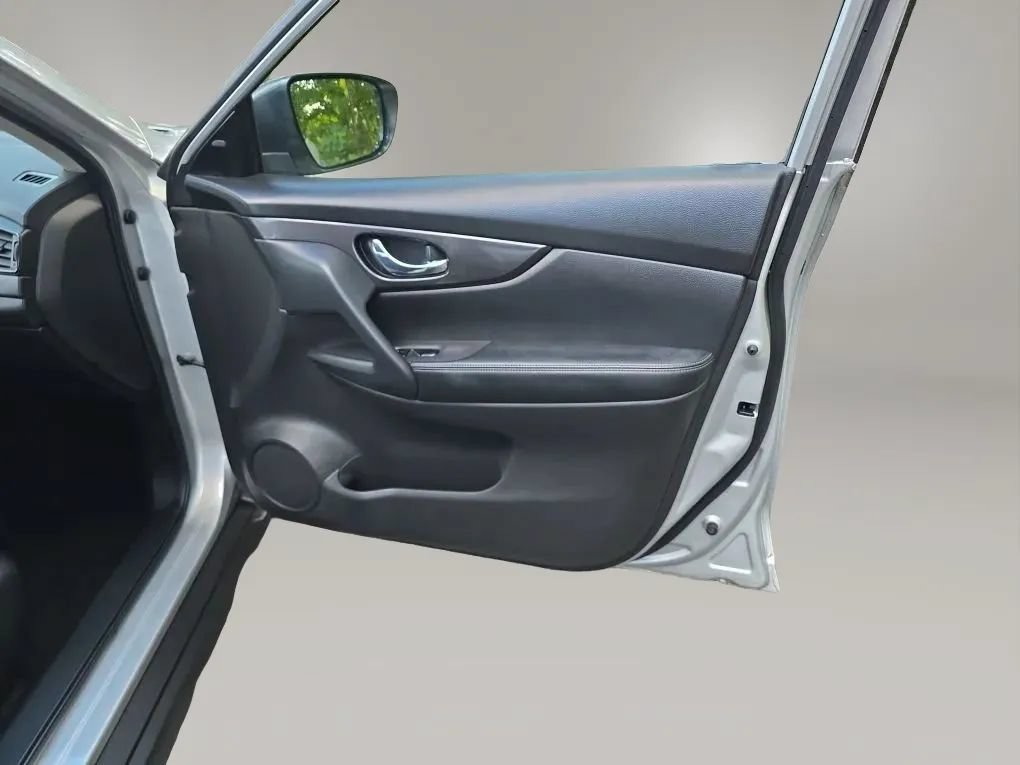 Used 2020 Nissan Rogue SV FWD image 45