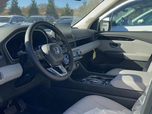 New 2025 Honda Pilot EX-L image 14
